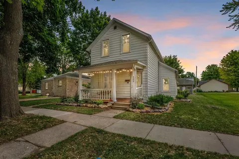 309 S Superior St, De Pere, WI 54115