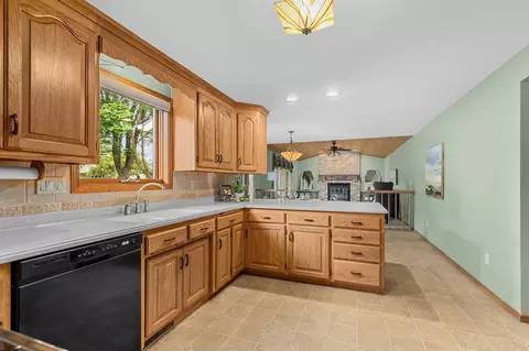 2939 W Roselawn Dr, Appleton, WI 54914 photo 7