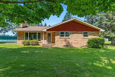 1263 Cardinal Ln, Green Bay, WI 54313