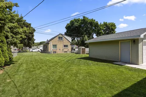 Exterior - 902 E Fremont St, Appleton, WI 54915 photo 6 of 6