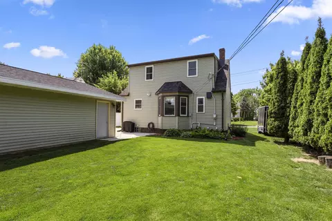Exterior - 902 E Fremont St, Appleton, WI 54915 photo 4 of 6