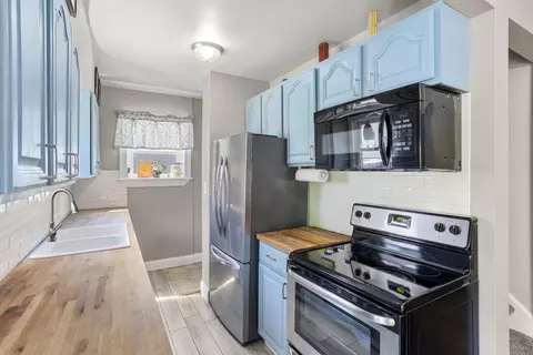 Kitchen - 902 E Fremont St, Appleton, WI 54915 photo 2 of 3