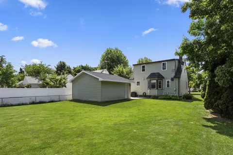 Exterior - 902 E Fremont St, Appleton, WI 54915 photo 3 of 6