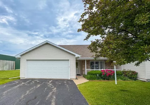 2360 Patriot Ln #E, Oshkosh, WI 54904