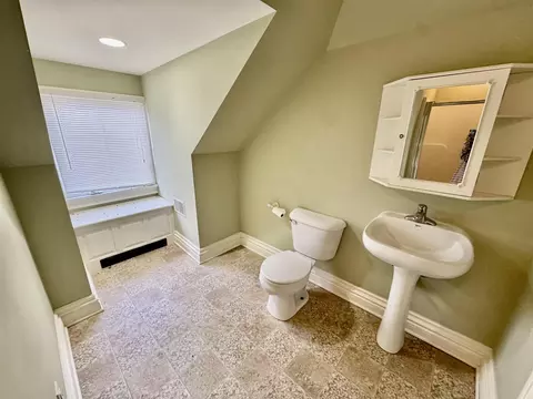 Bath - 195 E Park Ave, Berlin, WI 54923 photo 8 of 10