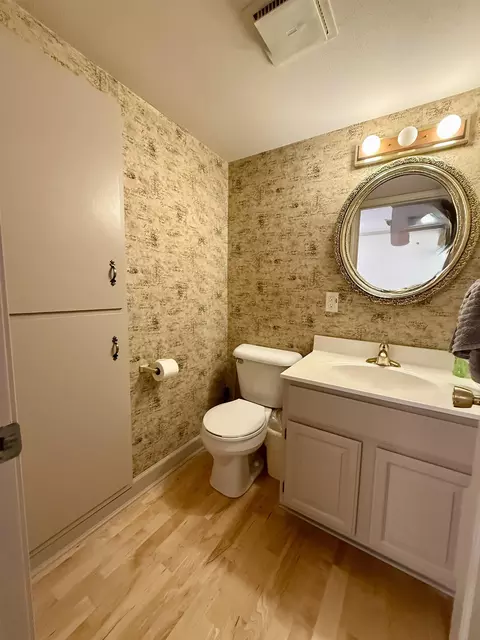 Bath - 195 E Park Ave, Berlin, WI 54923 photo 1 of 10
