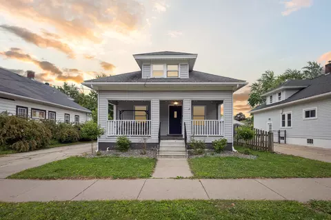 1241 S Irwin Ave, Allouez, WI 54301