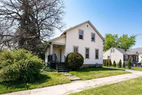 1037 W 10th Ave, Oshkosh, WI 54902
