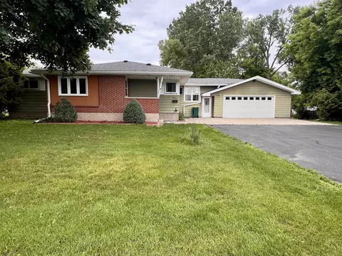 2040 10th St, Marinette, WI 54143