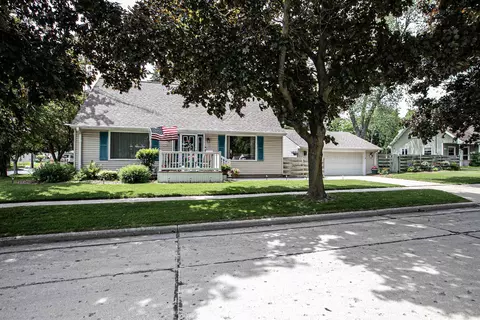 1630 S 11th St, Manitowoc, WI 54220