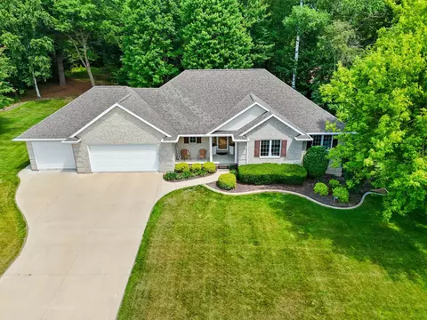 3218 Rose Meadow Dr, Green Bay, WI 54313