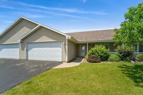 90 Stone Castle Dr, Fond Du Lac, WI 54935