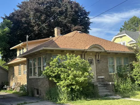 352 W 11th Ave, Oshkosh, WI 54902