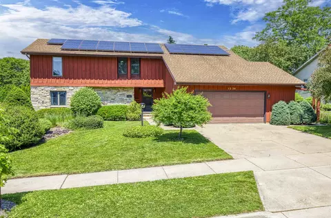 1334 W Cloverdale Dr, Appleton, WI 54914