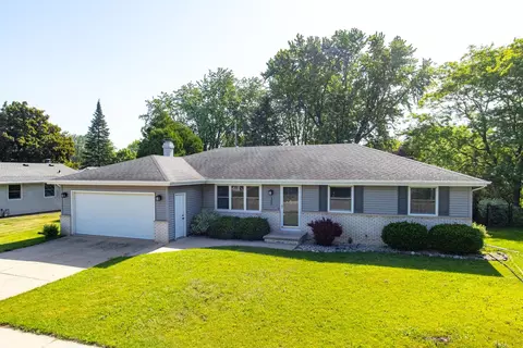 1206 Green Acres Ln, Neenah, WI 54956