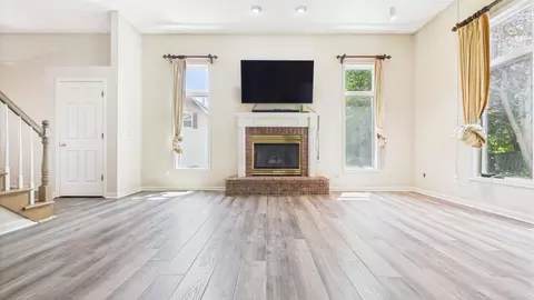 Living - 3119 N Division St, Appleton, WI 54911 photo 3 of 5