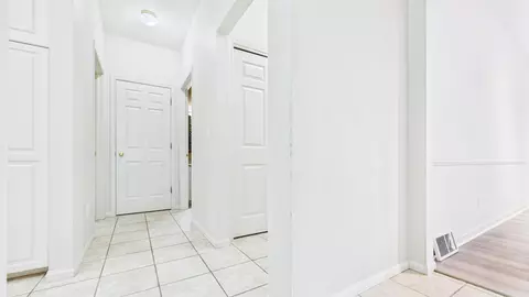 Entry Way - 3119 N Division St, Appleton, WI 54911 photo 2 of 6