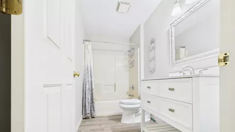 Bath - 3119 N Division St, Appleton, WI 54911 photo 3 of 3