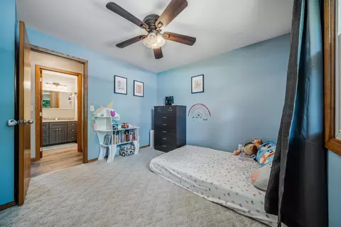 Bedroom - 531 E Taft Ave, Appleton, WI 54915 photo 5 of 7
