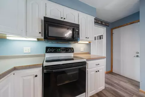 Kitchen - 531 E Taft Ave, Appleton, WI 54915 photo 5 of 5