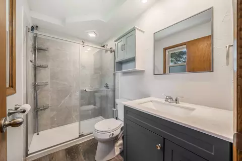Bath - 531 E Taft Ave, Appleton, WI 54915 photo 1 of 2