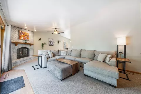 Living - 531 E Taft Ave, Appleton, WI 54915 photo 2 of 3