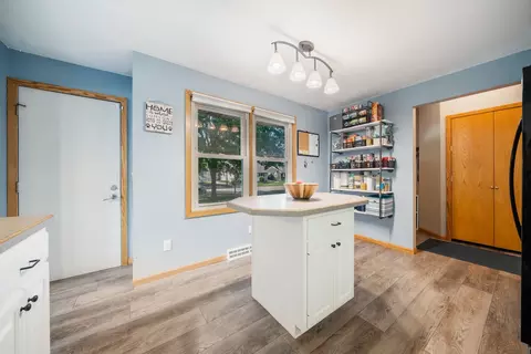 Kitchen - 531 E Taft Ave, Appleton, WI 54915 photo 4 of 5