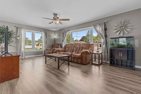 2015 E College Ave, Appleton, WI 54915 photo 5