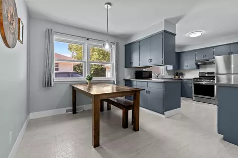 2015 E College Ave, Appleton, WI 54915 photo 9