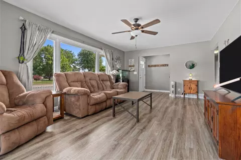 2015 E College Ave, Appleton, WI 54915 photo 6