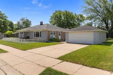 2015 E College Ave, Appleton, WI 54915 photo 2
