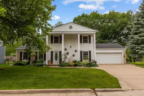 805 N Canterbury Dr, Appleton, WI 54915