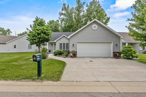 4923 W Woods Creek Ln, Appleton, WI 54913