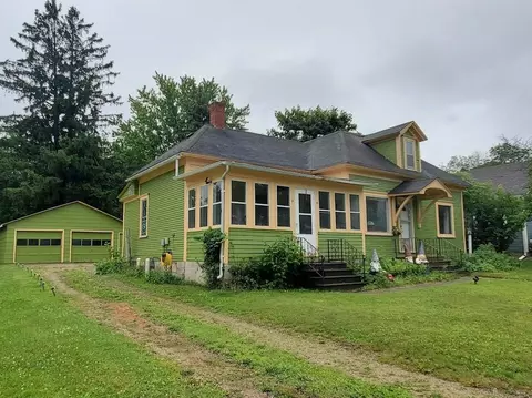 470 E State St, Iola, WI 54945 photo 1