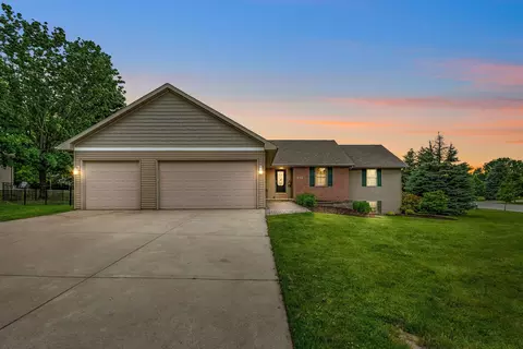 2819 Prairie Garden Trl, Green Bay, WI 54313