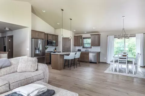 2240 E Honeygold Ct, Appleton, WI 54913 photo 6