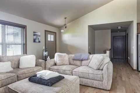 2240 E Honeygold Ct, Appleton, WI 54913 photo 4