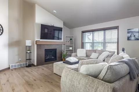 2240 E Honeygold Ct, Appleton, WI 54913 photo 8
