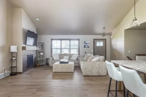 2240 E Honeygold Ct, Appleton, WI 54913 photo 9