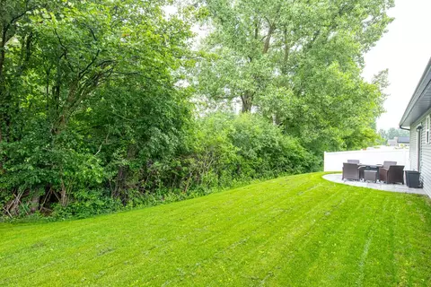 2240 E Honeygold Ct, Appleton, WI 54913 photo 3