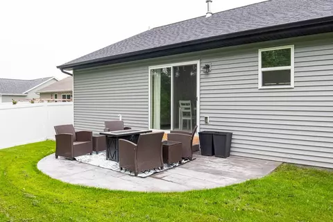 2240 E Honeygold Ct, Appleton, WI 54913 photo 2