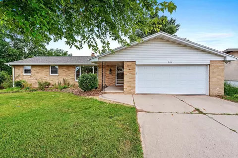 2416 S Ridge Rd, Green Bay, WI 54304