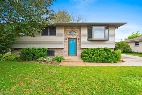 510 Jeffrey St, Combined Locks, WI 54113