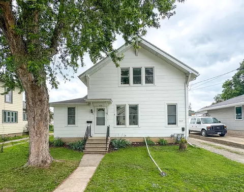 417 W 7th Ave, Oshkosh, WI 54902