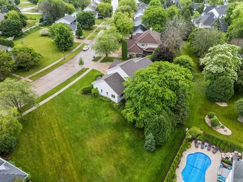 301 E Wayfarer Ln, Appleton, WI 54913 photo 3
