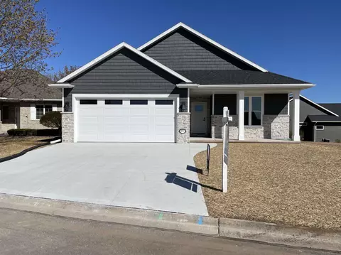 817 Kelsey Brook Ct, Menasha, WI 54952