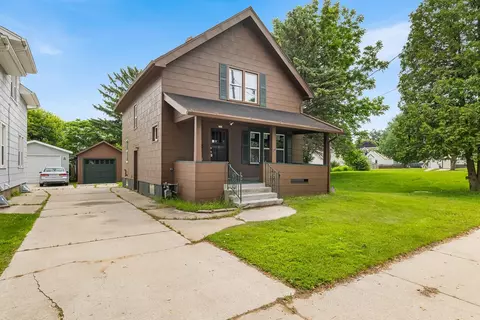 711 N 5th St, Manitowoc, WI 54220