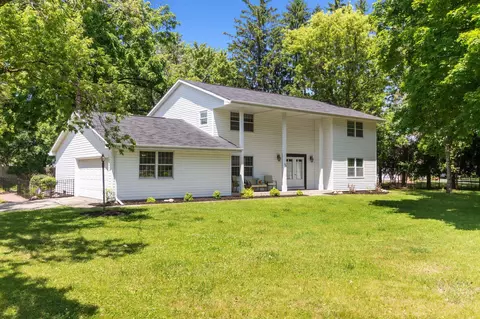 53 Meadowbrook Ct, Appleton, WI 54914