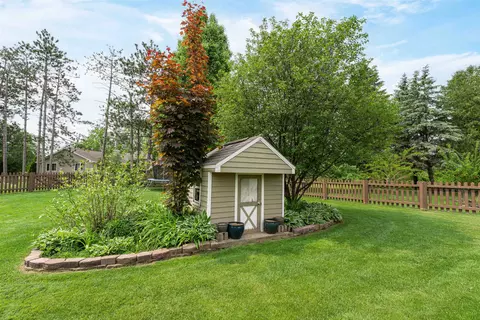 Exterior - 2539 W Sunnyview Cir, Appleton, WI 54914 photo 4 of 6