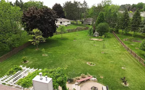 View/Area - 2539 W Sunnyview Cir, Appleton, WI 54914 photo 1 of 4